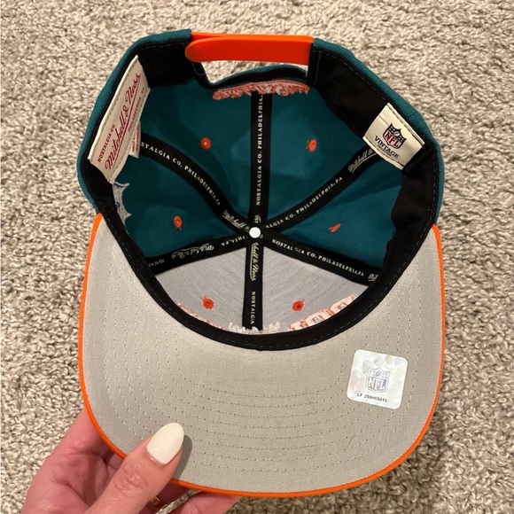 Mitchell & Ness Miami Dolphins hat - Picture 5 of 5